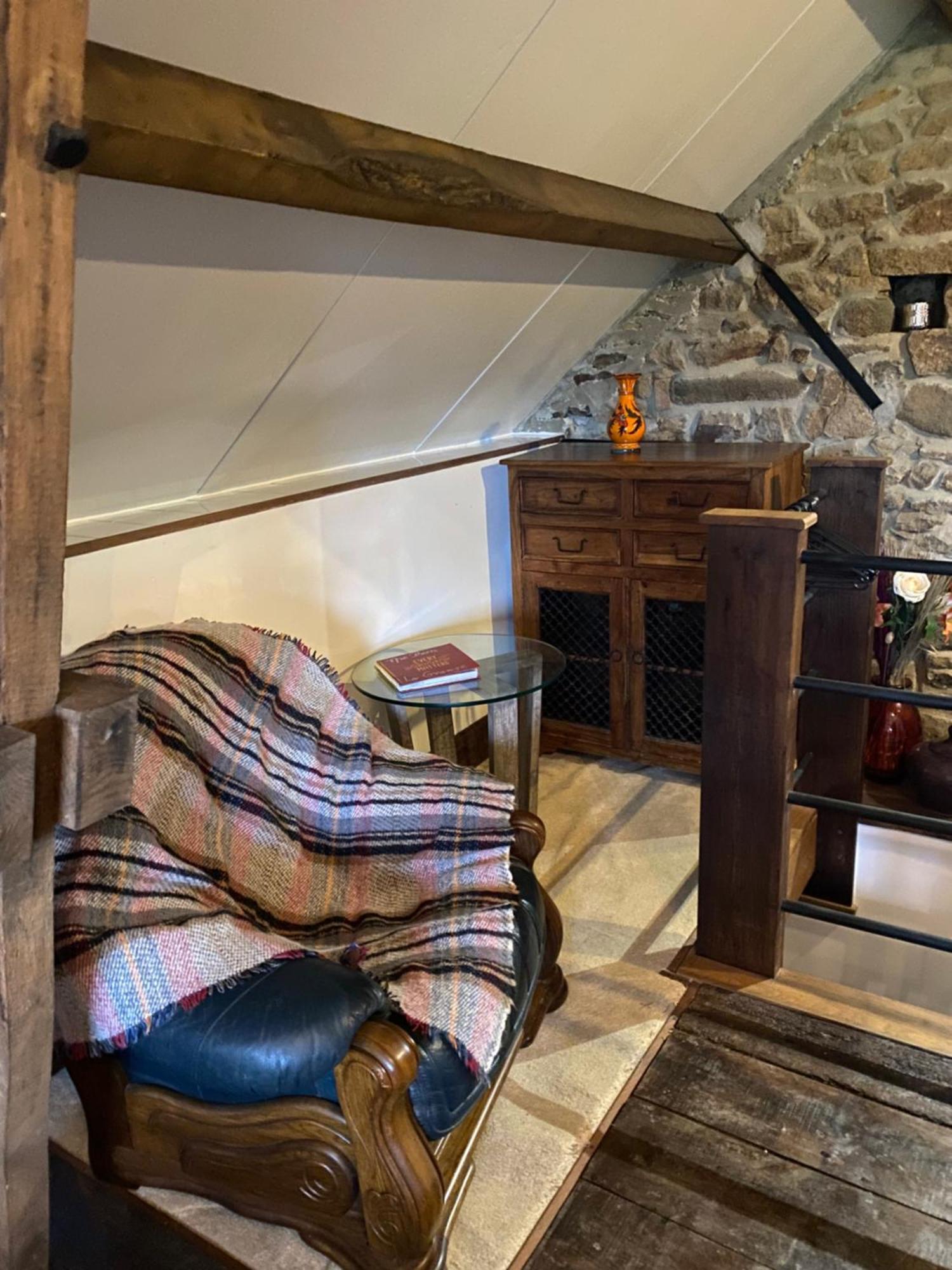 Spacious, Rustic Studio Space For 2 Persons Saint-Cyr-du-Bailleul Bagian luar foto