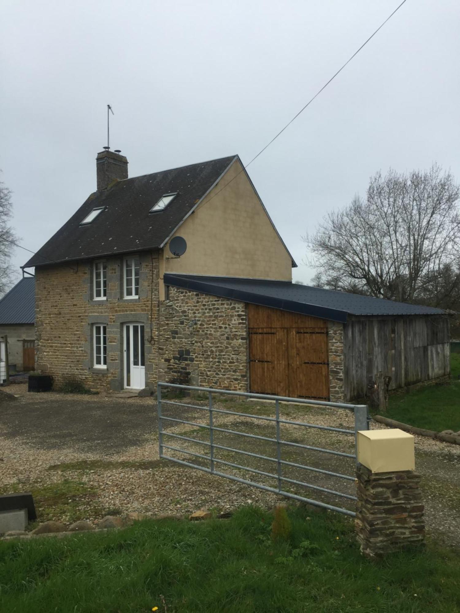 Spacious, Rustic Studio Space For 2 Persons Saint-Cyr-du-Bailleul Bagian luar foto