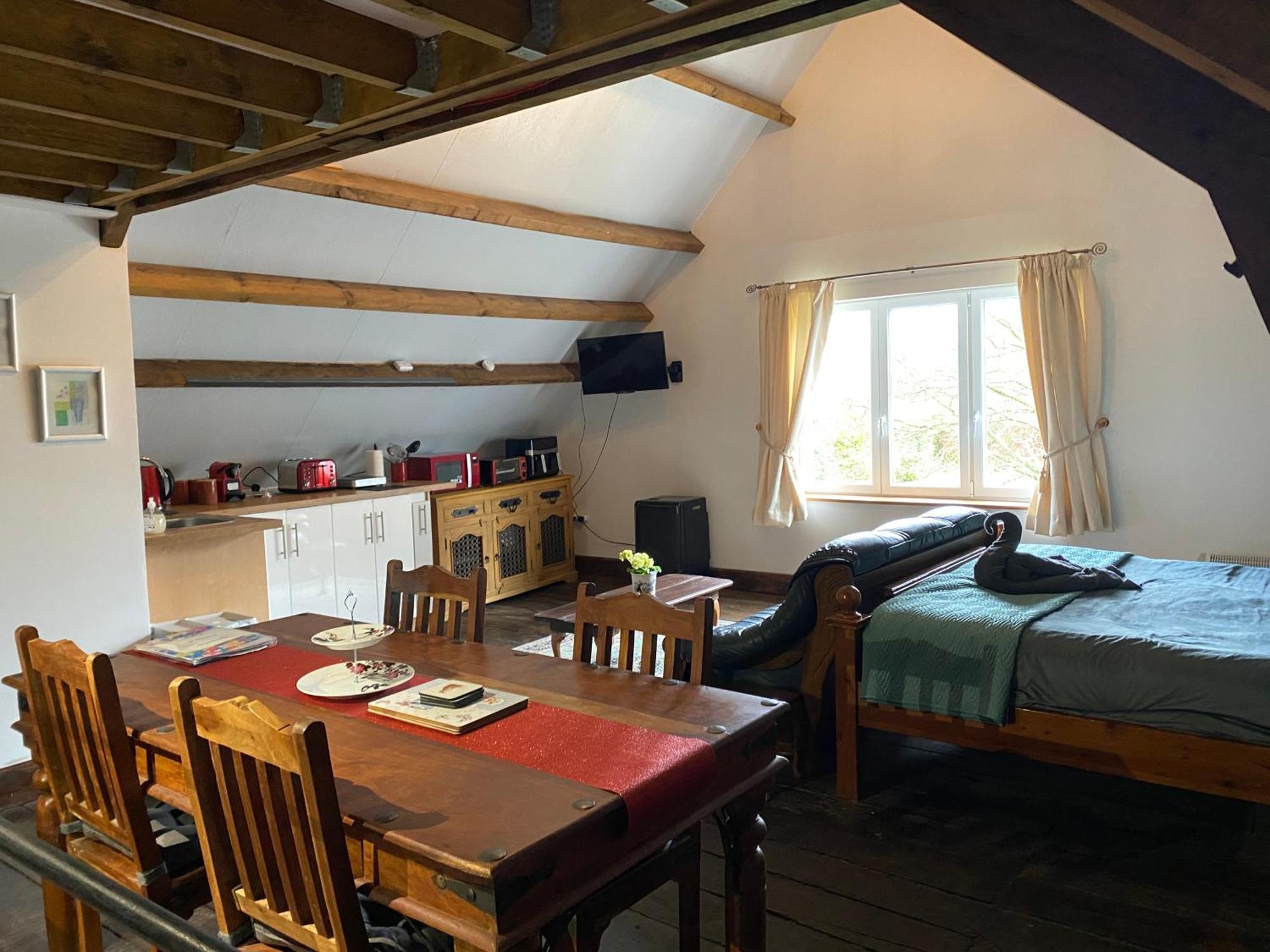 Spacious, Rustic Studio Space For 2 Persons Saint-Cyr-du-Bailleul Bagian luar foto